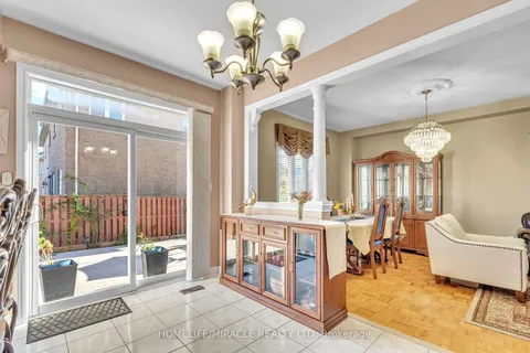27 Putnam Dr, Brampton, ON L7A 3S9