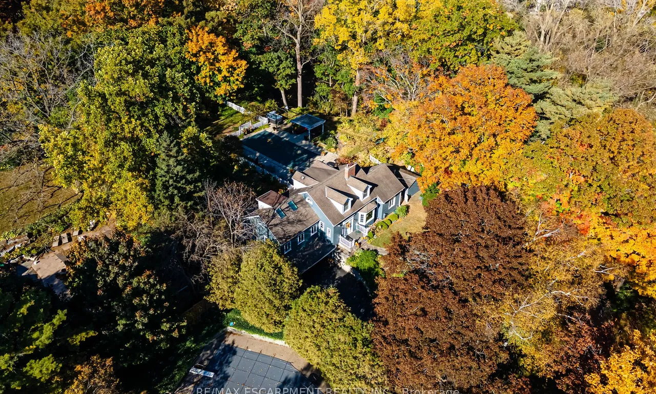 4271 Lakeshore Rd, Burlington, ON L7L 1A7