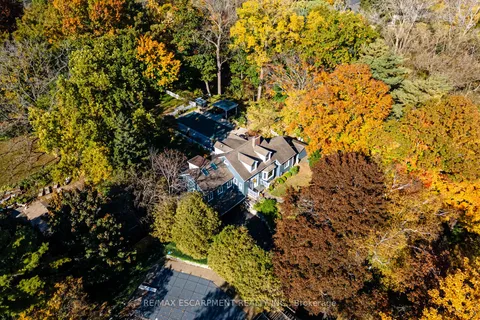 4271 Lakeshore Rd, Burlington, ON L7L 1A7