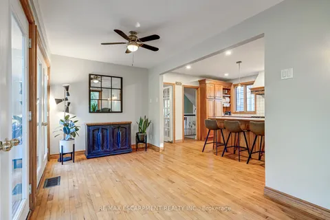 4271 Lakeshore Rd, Burlington, ON L7L 1A7