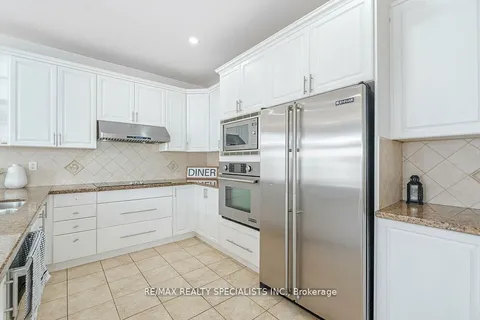 2 Belleville Dr, Brampton, ON L6P 1V7