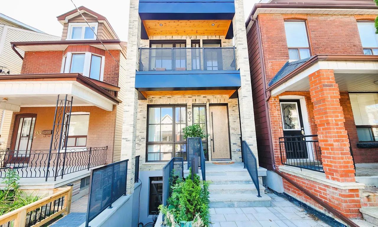 95 Hallam St, Toronto, ON M6H 1W7