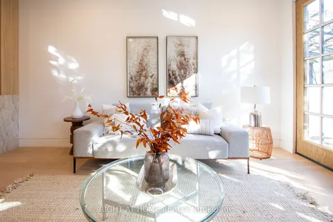 95 Hallam St, Toronto, ON M6H 1W7