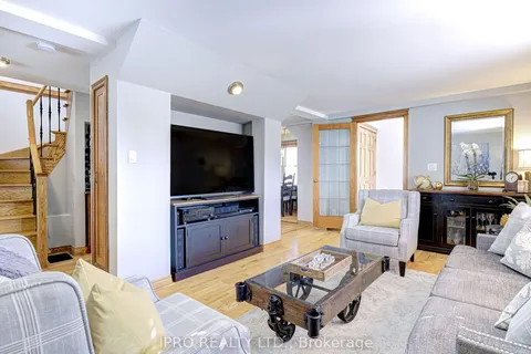 27 King St, Milton, ON L9T 1J6