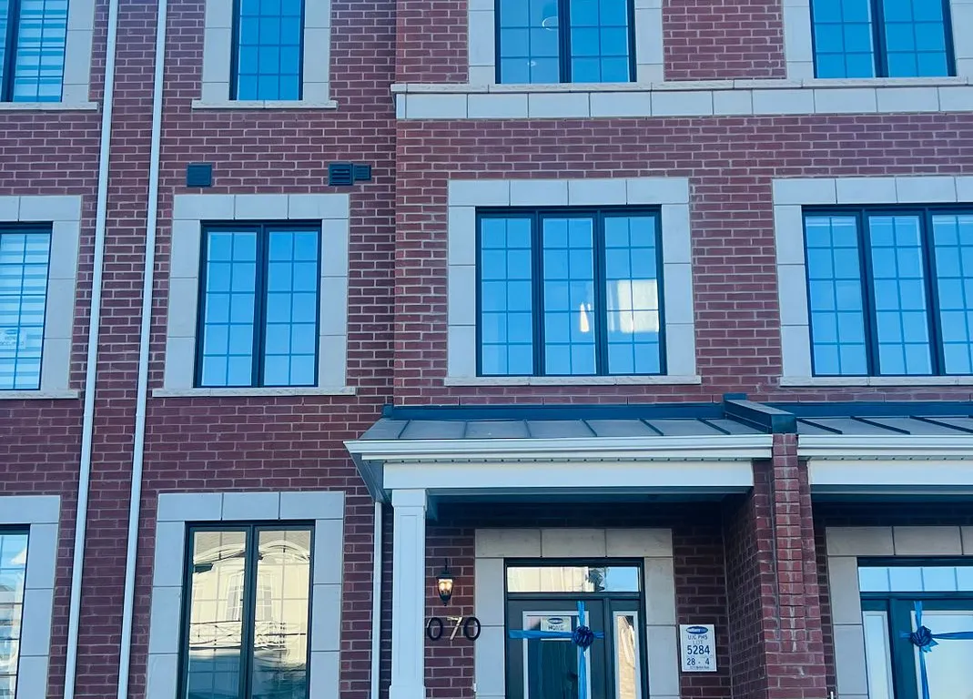 3070 Merrick Rd, Oakville, ON L6H 7G1