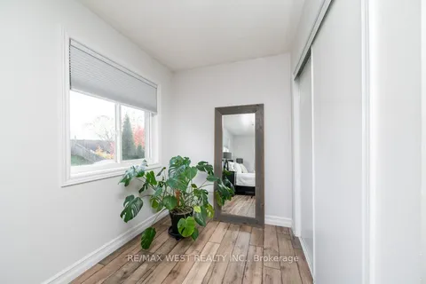 100 Atwood Ave, Halton Hills, ON L7G 6C5