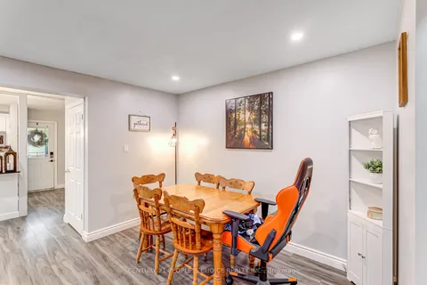 13 Jeffrey St, Brampton, ON L6S 2M9