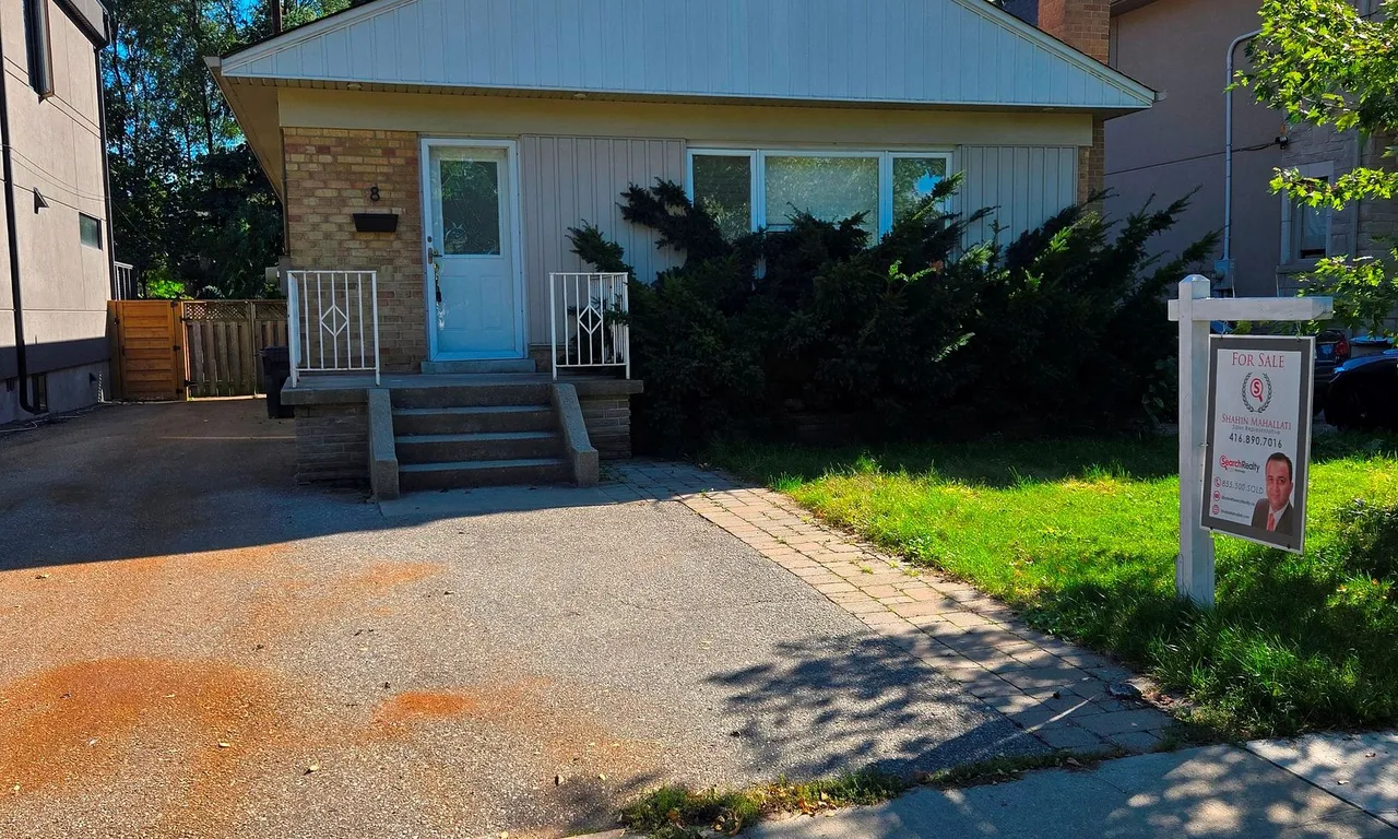 8 Northampton Dr, Toronto, ON M9B 4S6