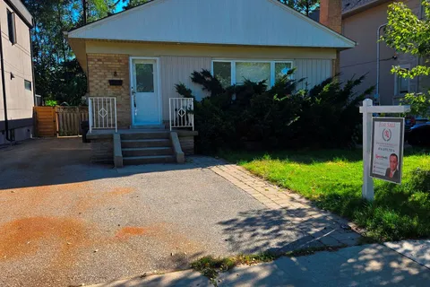 8 Northampton Dr, Toronto, ON M9B 4S6
