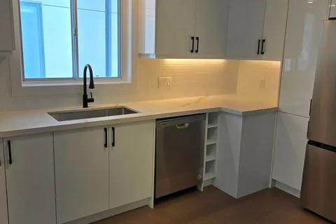 8 Northampton Dr, Toronto, ON M9B 4S6