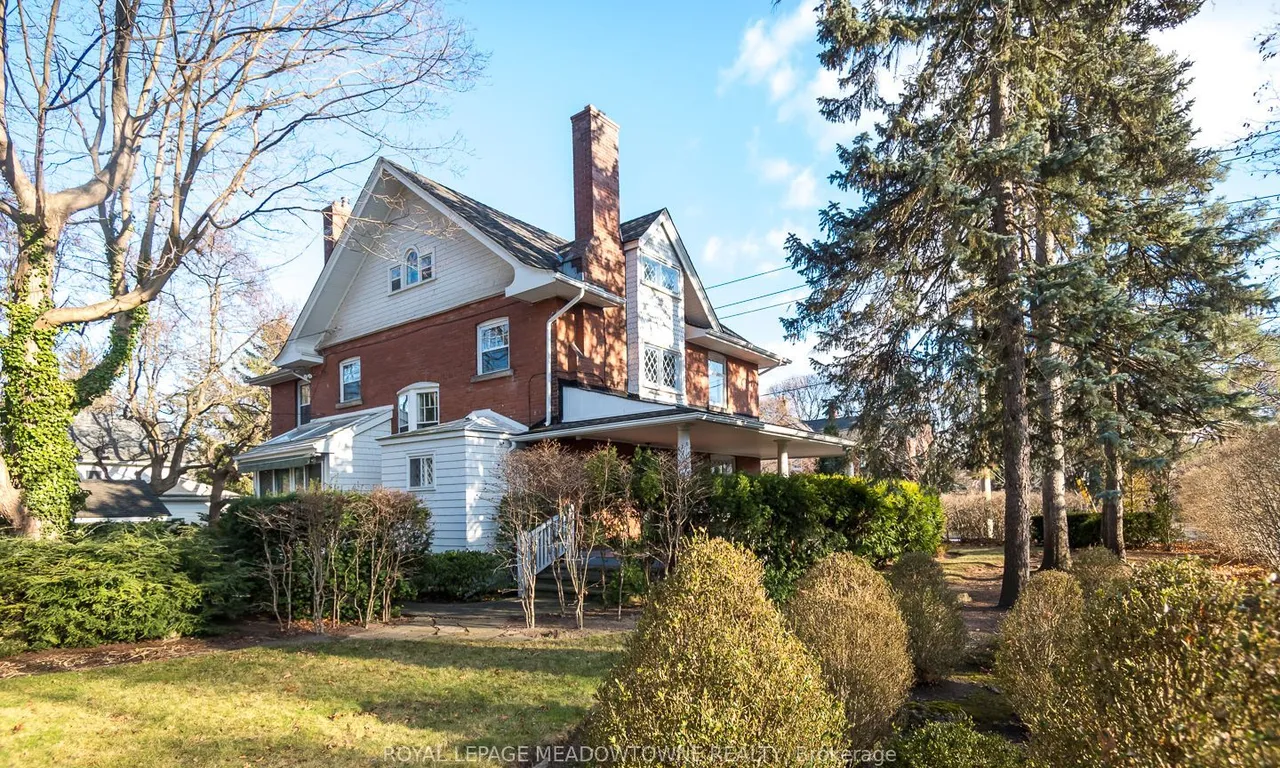 397 Trafalgar Rd, Oakville, ON L6J 3H8