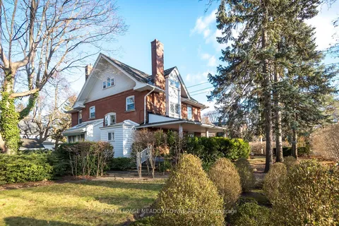 397 Trafalgar Rd, Oakville, ON L6J 3H8