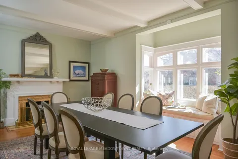 397 Trafalgar Rd, Oakville, ON L6J 3H8