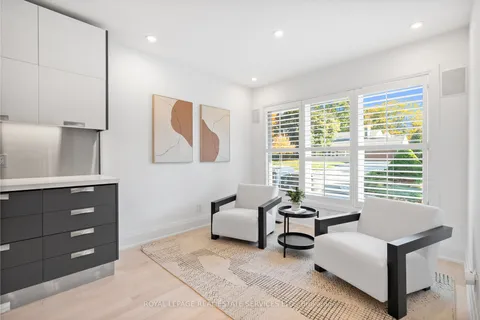 81 Sir Williams Lane, Toronto, ON M9A 1V2