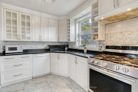 421 St Augustine Dr, Oakville, ON L6K 3G1