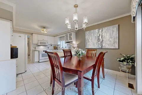 629 Avonwick Ave, Mississauga, ON L5R 3N9