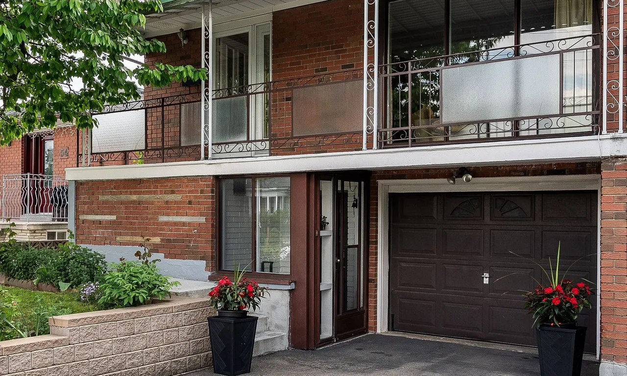 52 Magellan Dr, Toronto, ON M3L 1T2