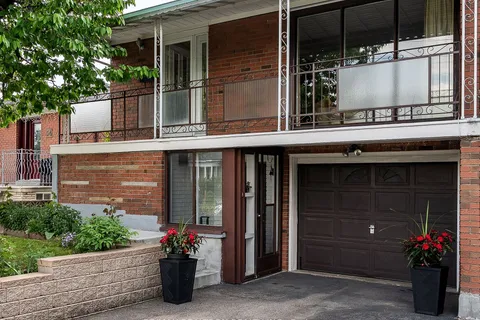 52 Magellan Dr, Toronto, ON M3L 1T2