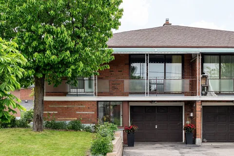 52 Magellan Dr, Toronto, ON M3L 1T2