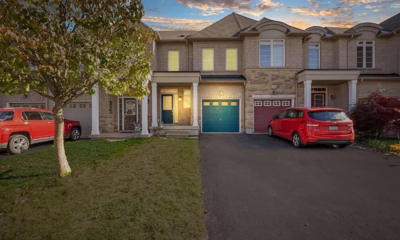2404 Old Brompton Way, Oakville, ON L6M 0J3