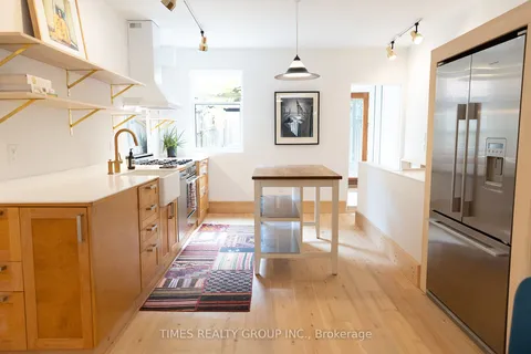 73 Pendrith St, Toronto, ON M6G 1R8