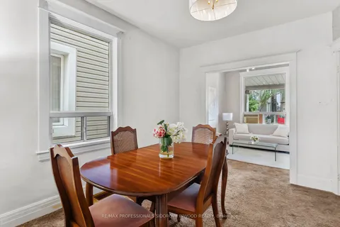 10 Blakley Ave, Toronto, ON M6N 3Y5