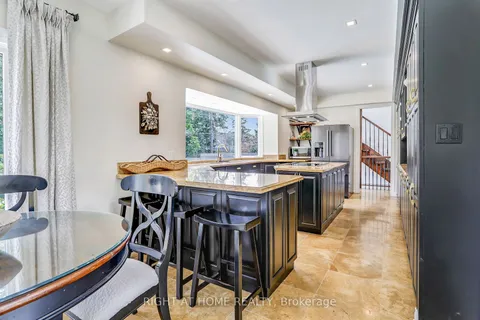 471 Country Club Cres, Mississauga, ON L5J 2P9