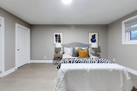 7537 Lully Crt, Mississauga, ON L4T 2P2