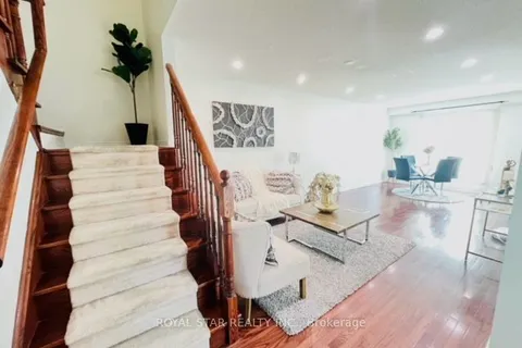 2439 Bankside Dr, Mississauga, ON L5M 6E6