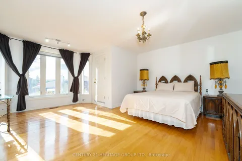 125 Anthony Road, Toronto, ON M3K 1B7