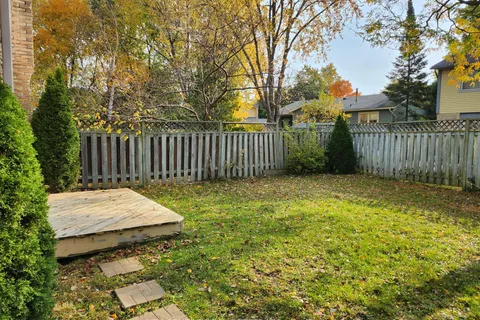 7325 Bendigo Circ, Mississauga, ON L5N 1Z4