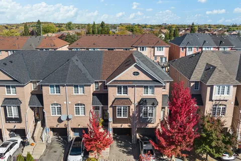 3240 Redpath Circ, Mississauga, ON L5N 8R2