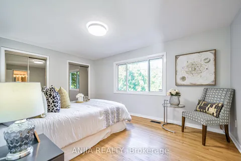 1485 Hixon St, Oakville, ON L6L 1S2