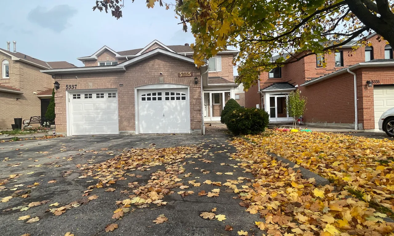 5335 Bullrush Dr, Mississauga, ON L5V 1Z2