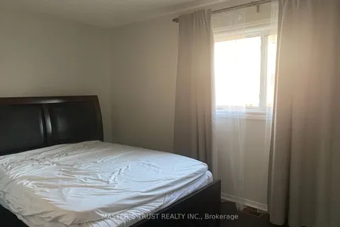 5335 Bullrush Dr, Mississauga, ON L5V 1Z2