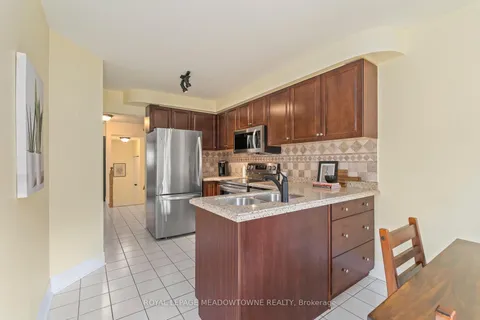 6903 Bansbridge Cres, Mississauga, ON L5N 6T1