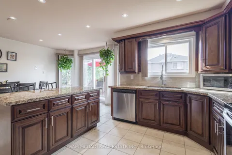 5776 Invergordon Lane, Mississauga, ON L5M 4T8
