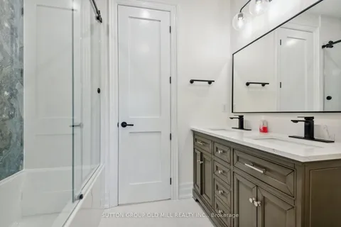 133 Westminster Ave, Toronto, ON M6R 1N6