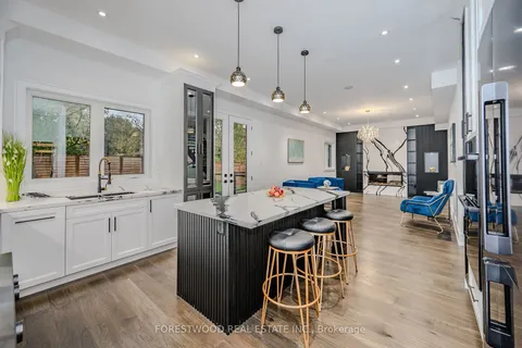 193 Mateo Pl, Mississauga, ON L5A 2K4