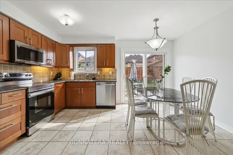 31 Fiddleneck Cres, Brampton, ON L6R 1R2