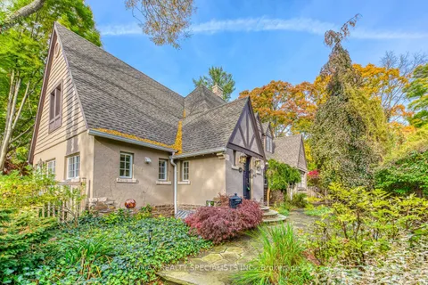 1247 Queen Victoria Ave, Mississauga, ON L5H 3H2