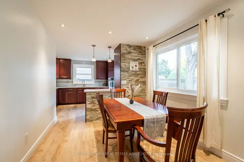 6909 Shelter Bay Rd, Mississauga, ON L5N 1T8