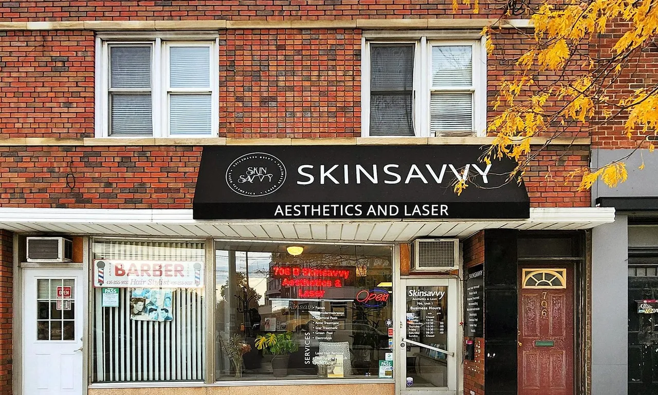 706 The Queensway, Toronto, ON M8Y 1L3