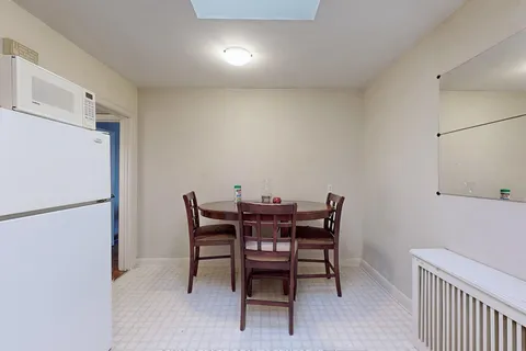 706 The Queensway, Toronto, ON M8Y 1L3