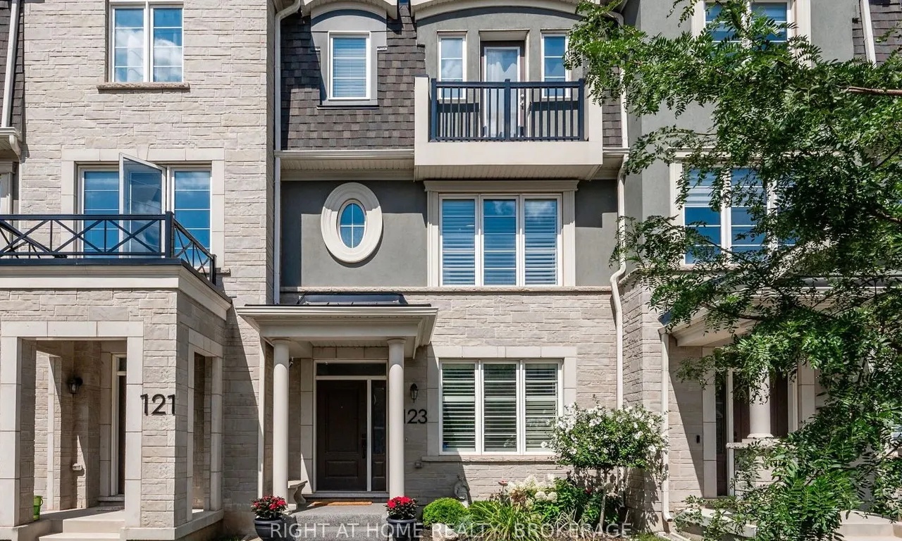 123 Stork St, Oakville, ON L6H 0X8