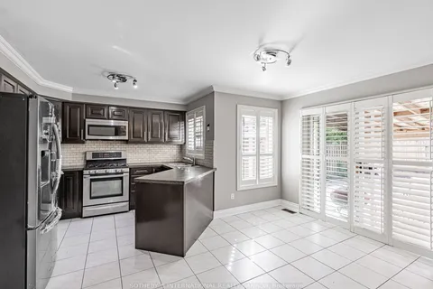 5930 Bassinger Pl, Mississauga, ON L5M 6K5