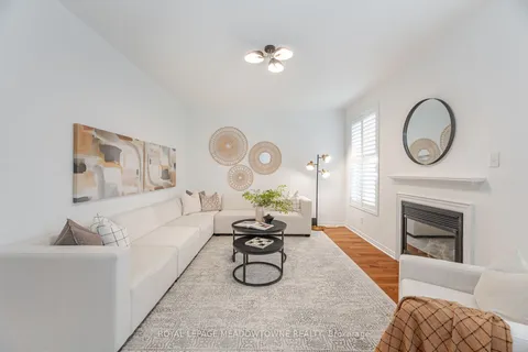 784 Lambe Crt, Mississauga, ON L5W 1Z1