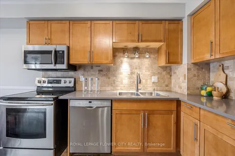 2450 New Wood Dr, Oakville, ON L6H 5Y3