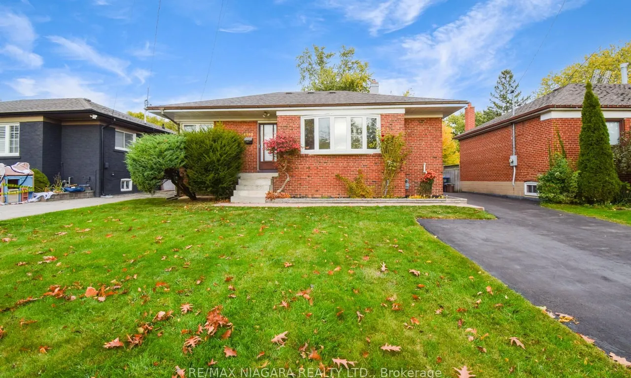 1503 Blanefield Rd, Mississauga, ON L5G 4H3