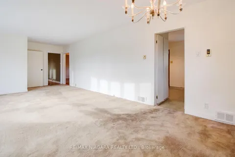 1503 Blanefield Rd, Mississauga, ON L5G 4H3